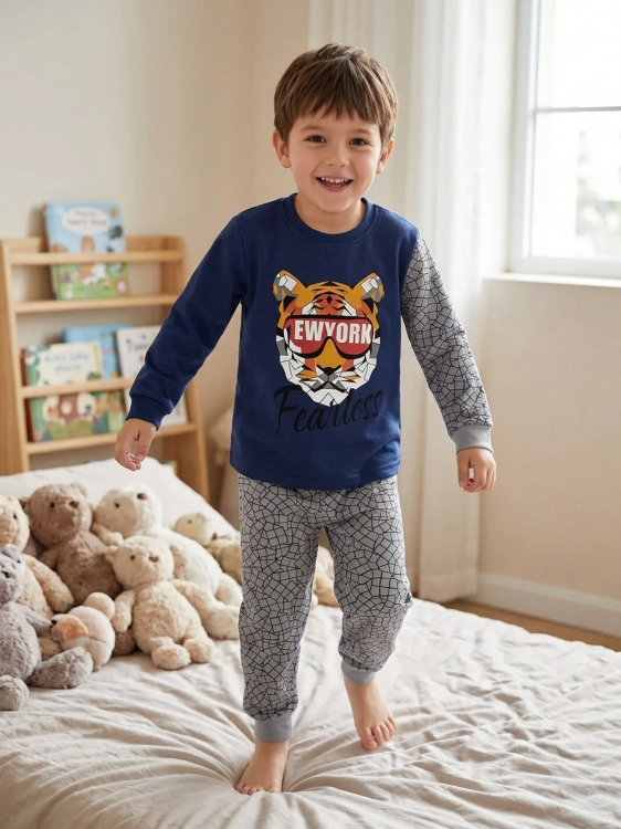 пижама на ( 5-8 лет) с начесом  